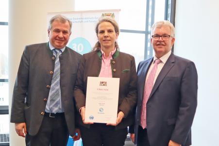 Ein Leuchtturmprojekt der Nachhaltigkeit: Stiftl GmbH mit dem Volkssängerzelt Schützenlisl® auf der Oidn Wiesn erhält Auszeichnung "30 für 30"